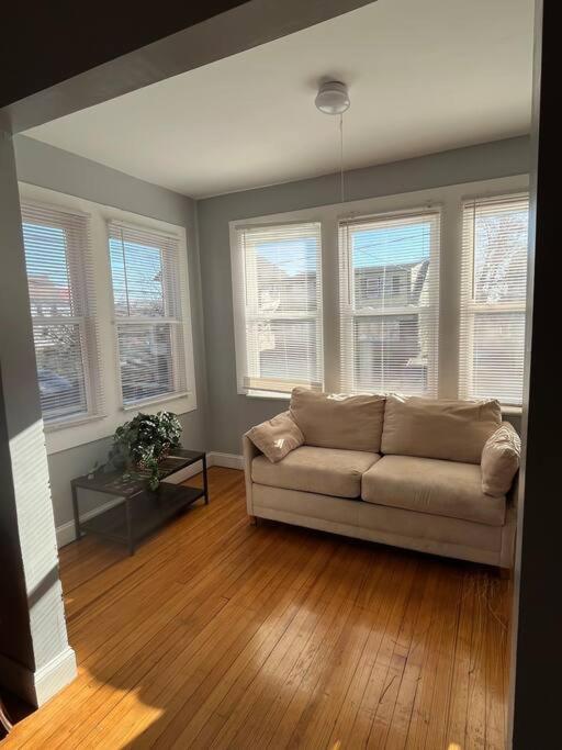 Three Bed One Bath Apt 25 Mins To Nyc Belleville Екстериор снимка