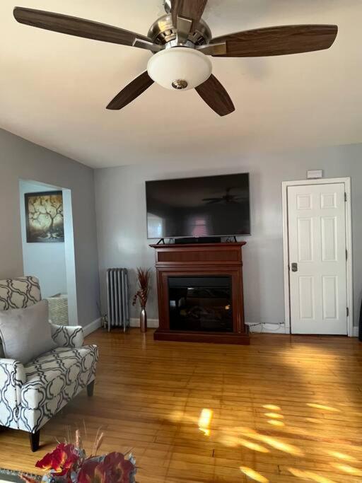 Three Bed One Bath Apt 25 Mins To Nyc Belleville Екстериор снимка