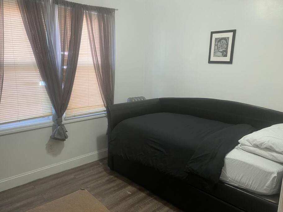 Three Bed One Bath Apt 25 Mins To Nyc Belleville Екстериор снимка