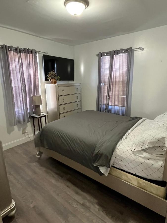Three Bed One Bath Apt 25 Mins To Nyc Belleville Екстериор снимка