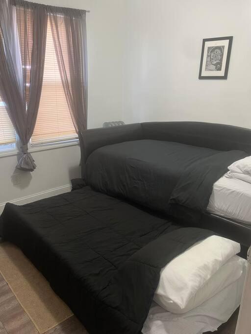 Three Bed One Bath Apt 25 Mins To Nyc Belleville Екстериор снимка